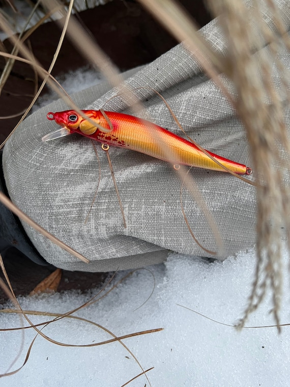 custom fishing lure design Custom Painted Crankbait Fishing Lure: Bleeding Goldfin Design