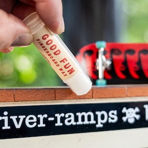 Fingerboard Wax Pocket Tubes von GOOD FUN - 2 Pack+ - Lieferung inklusive | Griffbrett Geschenke