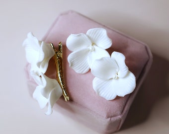 White Floral Bridal Hair Clip Set Garden Wedding Accessories