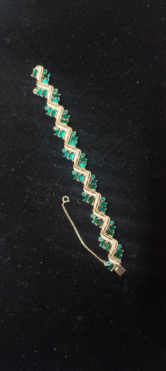 Amazing early Trifari bracelet green rhinestone 7"