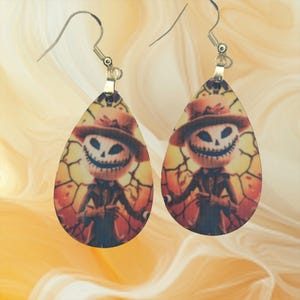 Pendientes de lágrima de espantapájaros espeluznantes / Pendientes de Halloween sublimados de doble cara con accesorios de oro / Joyas otoñales espeluznantes