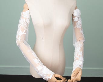 Chantilly Lace Wedding Sleeves: Ivory Fingerless Gloves, Personalized Bridal