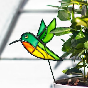 Hummingbird stakes Bird stake for plant Stained glass stakes Mothers day gift for grandma Decorations for plants Hummingbird gifts for mom