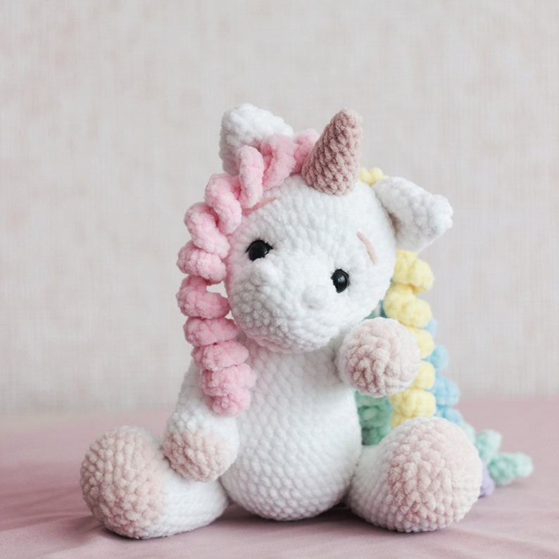 Единорог крючком из плюшевой. Ализе Пуффи Единорог. Amigurumi Crochet Единорог. Единорог Амигурушка. Единорожка крючком из плюшевой пряжи.