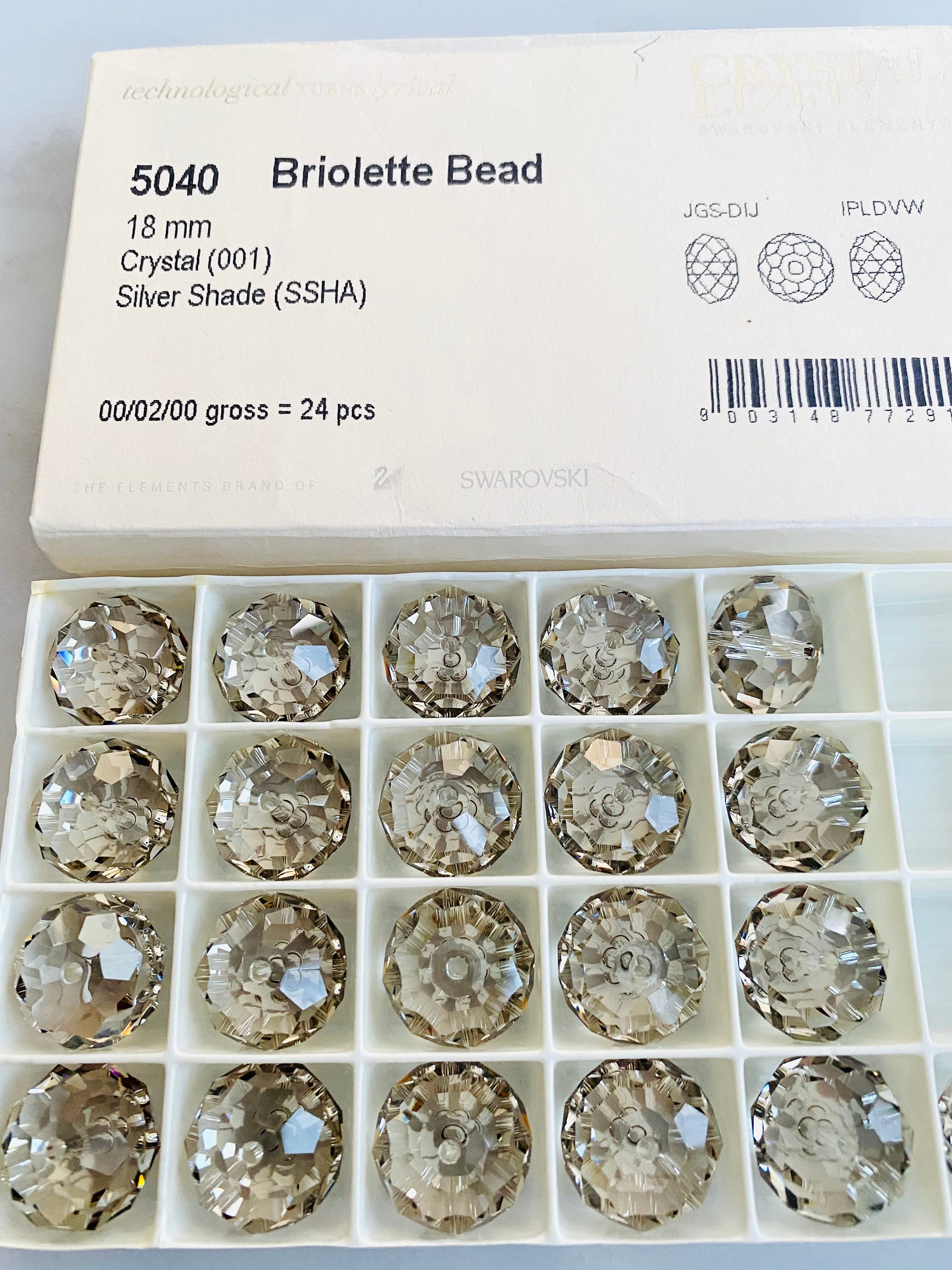 Geroosterd reactie Grommen 1pc Original Swarovski® Briolette Crystal Silver Shade Bead - Etsy Denmark Geroosterd reactie Grommen 1pc Original Swarovski® Briolette Crystal Silver Shade Bead - Etsy Denmark