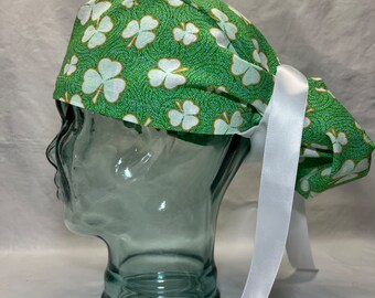 Pferdeschwanz Scrub Kappe - St. Patrick’s Day