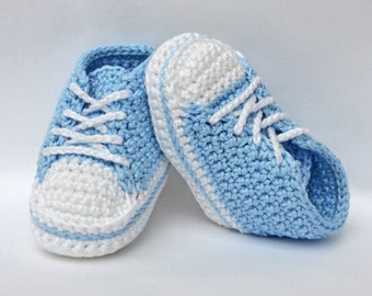 Baby-Chucks (hellblau-weiß) 100 Farben, Babyschuhe gehäkelt, Babyturnschuhe aus Baumwolle