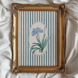 Impressão de parede de flor azul vintage | Impressão floral azul listrada | Arte de parede digital para download | Decoração de casa de campo | Decoração de berçário | Arte para impressão | L354