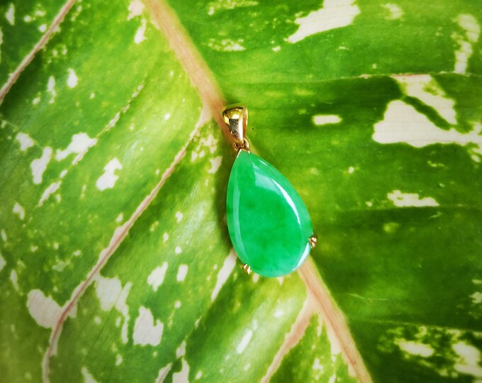 Light Green Jade Classic Tear Drop Shape Gold Pendant/Charm
