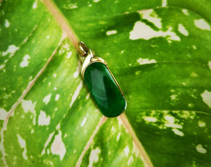 Dark Green Jade Classic Oblong Shape Gold Pendant/Charm