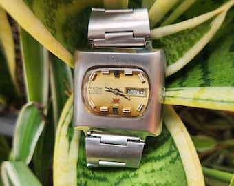 Vintage Ricoh Sakura Gold face Watch