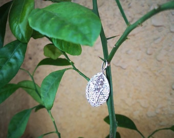 Leaf inspired Tassle White Gold Pendant