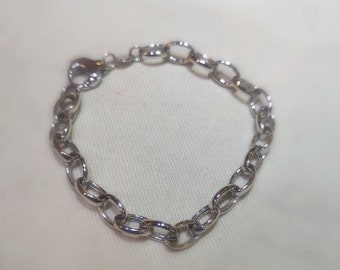 Simple Interlock Link White Gold Bracelet