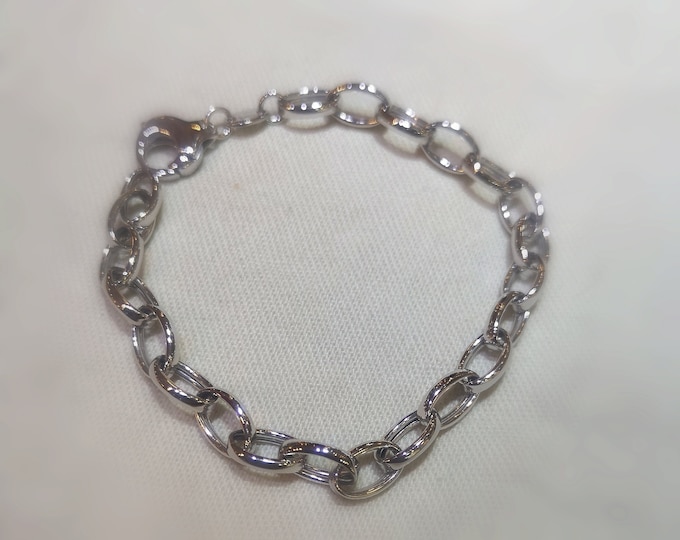 Simple Interlock Link White Gold Bracelet