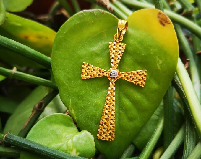 Patterned Gold Diamond Cross Pendant
