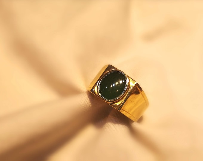 Oval Jade Gold Ring