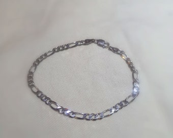 Slim Interlock Chain White Gold Bracelet