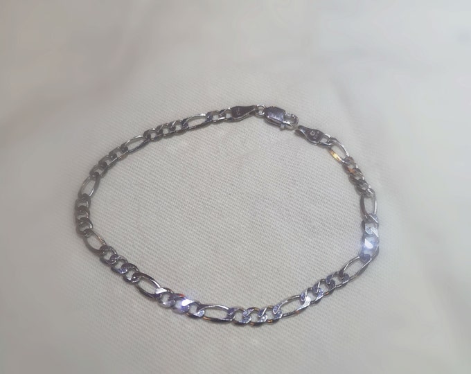 Slim Interlock Chain White Gold Bracelet