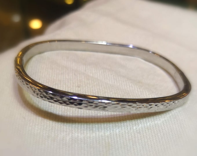 Rugged dent Motive White Gold Bangle
