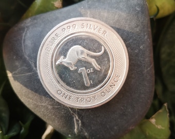 Australia, 2013 Kangaroo 1 Ounce Pure Silver Melbourne Mint