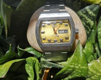 Vintage Camy Time Square 44 Green Face Day Date Watch