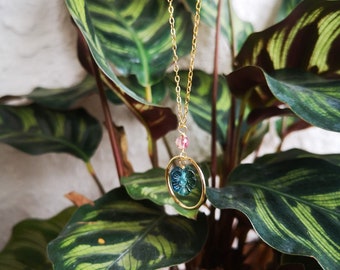 Flower imprint Green Crystal Gold necklace