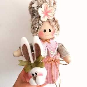 Bambola di stoffa, personalizzabile con nome a punto croce, bomboniera, coniglietto immagine 5