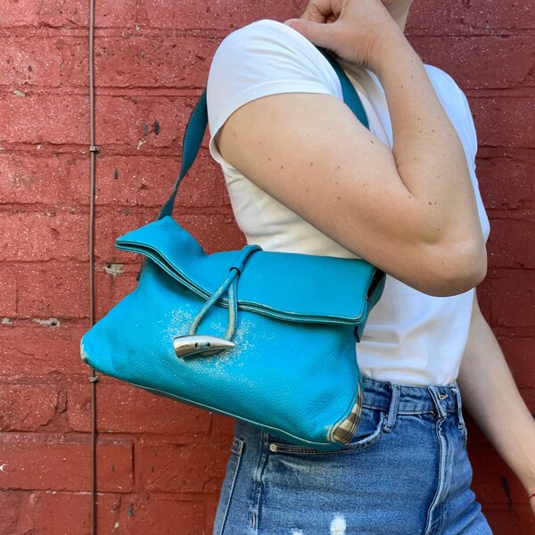 Sac à bandoulière Burberry en cuir turquoise des années 00