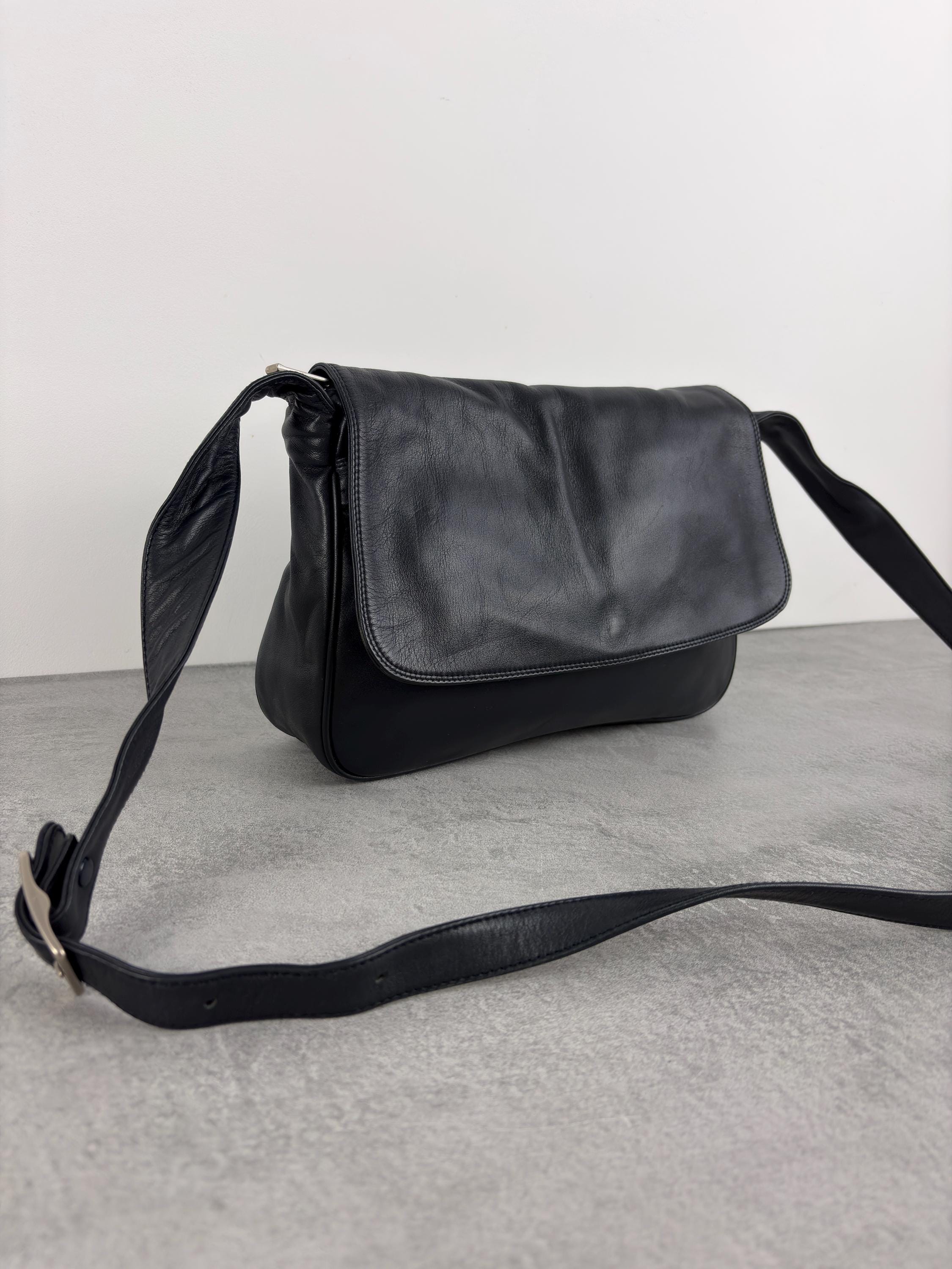 1990s Navy Leather Small Shoulder Bag by Tula. - Etsy