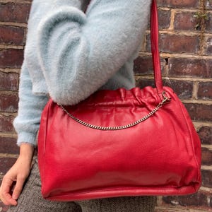 Rote Schultertasche aus genarbtem Leder von Pierre Cardin