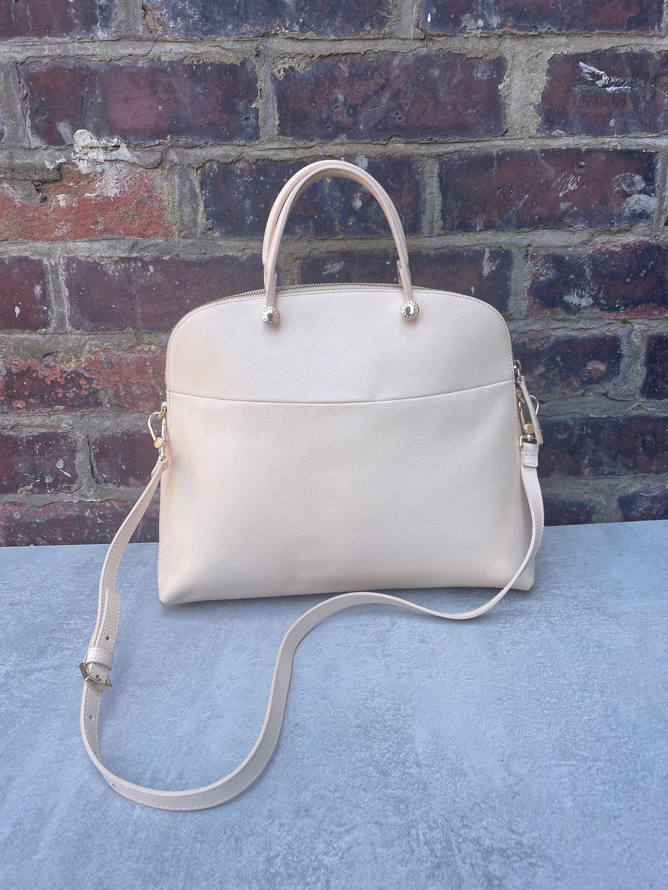 Cremefarbene Strukturlederhandtasche von Furla