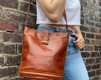 1990s Chocolate Brown Leather Shoulder Bag
