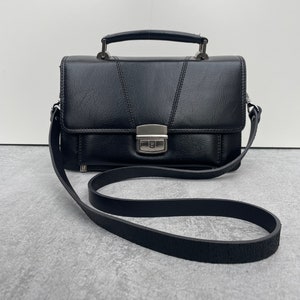 Petit sac style mallette en similicuir