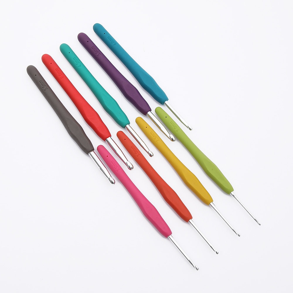 The Quilted Bear Crochet Hook Set - 9 Piece Soft Grip Silicone Rubber Handle Crochet Hooks Set for Knitting & Crochet