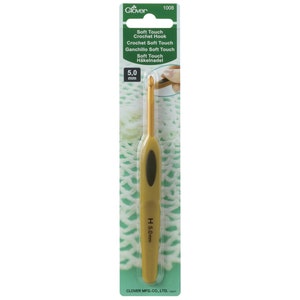 May include: Gold crochet hook with a soft touch grip. The hook is 5.0 mm and is packaged on a green and white card with the text "Soft Touch Crochet Hook" and "Clover 1008".