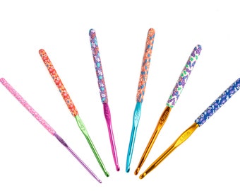 The Quilted Bear Crochet Hooks - Premium Soft Grip Floral Crochet Hooks with Ergonomic Polymer Clay Handle- Various Sizes Available