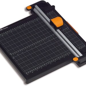 Fiskars A3 of A4 gerecycled titanium Ø45 mm roterende papiersnijder 45 cm, met titanium mes, milieuvriendelijk