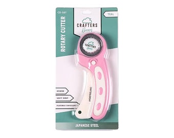 MJTrends: Fiskars Rotary Cutter: 45mm Classic Loop Pink