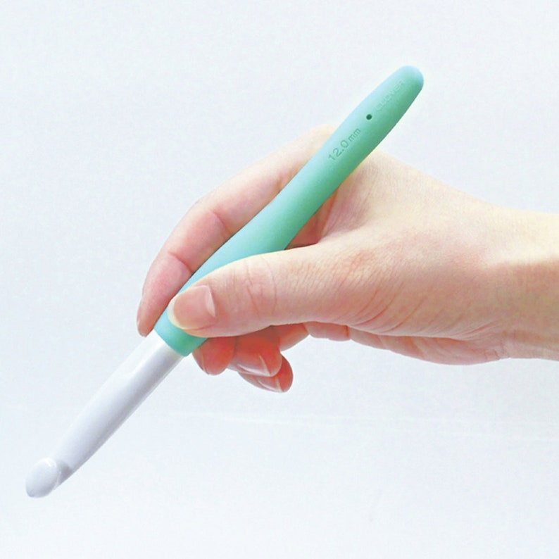Clover Amour Crochet Hooks - Full Range of Sizes Available! image 4