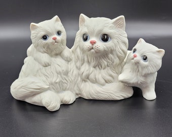 Homco Ceramic White Cats Kittens Mama Laying #1412