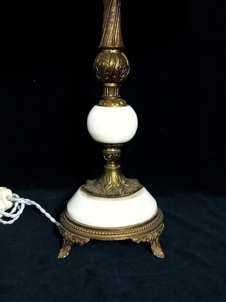 Pied de lampe de table haute en marbre blanc et laiton image 3