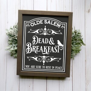 Dead and Breakfast Halloween signe SVG, chambre d&#39;hôtes Halloween, panneau de bienvenue de porte, conception de panneau de maison Halloween, décoration de porte d&#39;entrée
