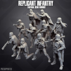 Op de afbeelding: Een groep van 10 grijze plastic miniatuurfiguurtjes van soldaten in verschillende poses, die wapens vasthouden. De figuurtjes dragen helmen en bepantsering. De tekst "REPLICANT INFANTRY" en "TACTICAL GEAR VARIANT" staat bovenaan de afbeelding. De tekst "PRESUPPORTED" staat onderaan de afbeelding.