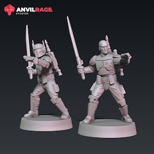 Peut inclure: Deux figurines miniatures en plastique gris de soldats portant une armure futuriste et tenant des armes. Une figurine tient une épée et l'autre un blaster.