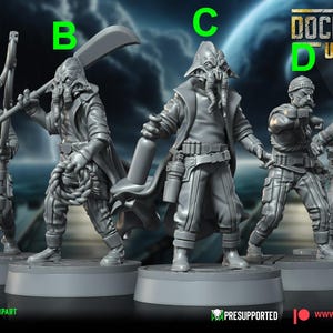 Könnte beinhalten: Eine Sammlung grauer Miniaturfiguren, gekennzeichnet mit A bis E, die verschiedene Charaktere darstellen. Die Figuren stammen aus den Serien "Smuggling Docks Dispute" und "Dock Civilians Unipart". Das Bild enthält Text wie "EXCLUSIVE" und "PRESUPPORTED".