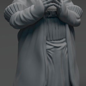 Puede incluir: Un modelo 3D gris de una persona que lleva una túnica larga y un sombrero. La persona está de pie con las manos juntas frente a ella.