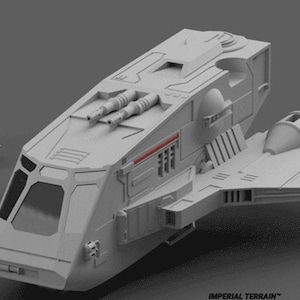 Könnte beinhalten: Ein detailliertes weißes Modell eines Raumschiffs mit einem roten Streifen und einem kleinen, separaten Modell einer Waffe. Das Modell ist mit "IMPERIAL TERRAIN" beschriftet.