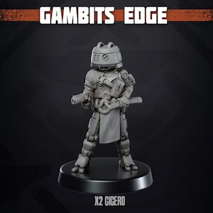 Puede incluir: Una figura miniatura gris titulada GAMBITS EDGE y X2 CICERO, que muestra un personaje con casco redondeado, equipo táctico y armadura, sosteniendo una pistola en una mano y una porra en la otra, sobre una base circular negra.