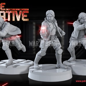 Op de afbeelding: Drie grijze plastic miniatuurfiguren van een persoon die een blasterpistool vasthoudt. De figuren staan op ronde bases. De tekst "Alliance Operative" staat op de achtergrond.