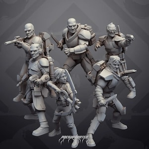 Op de afbeelding: Vijf grijze plastic miniatuurfiguren van mensen die futuristische harnassen dragen en wapens vasthouden. De figuren zijn in verschillende actiehoudingsposes geposeerd. De figuren staan op een grijze achtergrond.